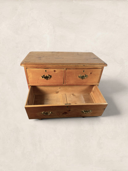 Victorian Pine Two Over Two Chest of Drawers-Turned Bun Feet