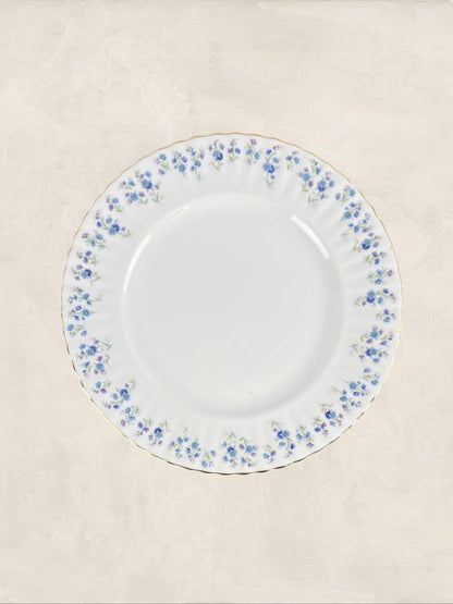English Royal Albert Memory Lane Fine Bone China Dinner Plate