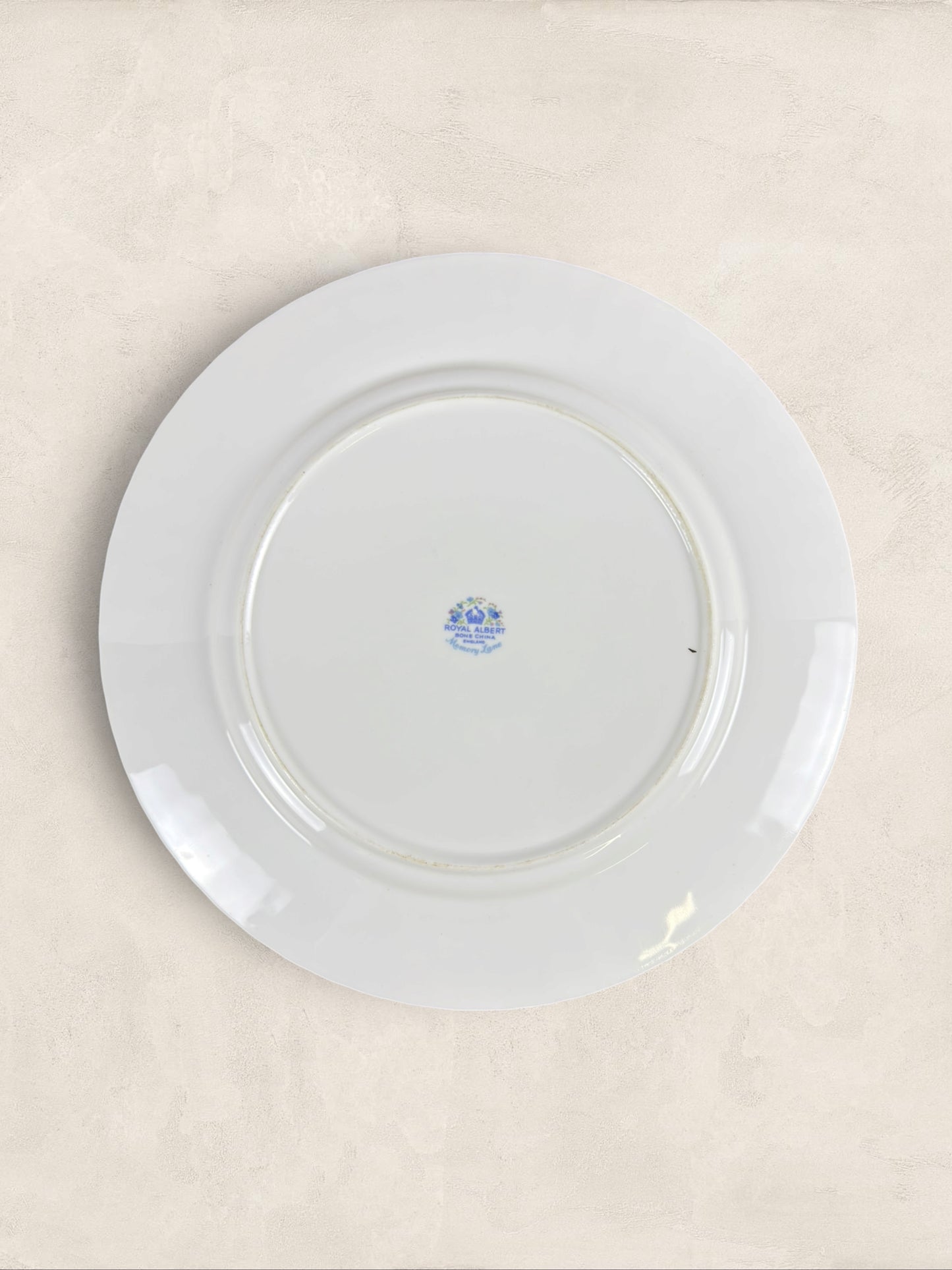 English Royal Albert Memory Lane Fine Bone China Dinner Plate